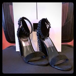 Gorgeous blk suede silver stud chunky heel sandals